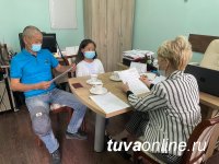 Сенатор Дина Оюн провела прием граждан по вопросам соцзащиты людей с инвалидностью Сенатор Дина Оюн провела прием граждан по вопросам соцзащиты людей с инвалидностью