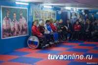 Сенатор Дина Оюн провела прием граждан по вопросам соцзащиты людей с инвалидностью Сенатор Дина Оюн провела прием граждан по вопросам соцзащиты людей с инвалидностью