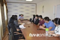 Анатолий Югай взял кураторство над тувинскими студентами в Иркутске