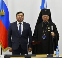 В правительстве Тувы вручили государственные награды в честь Дня народного единства