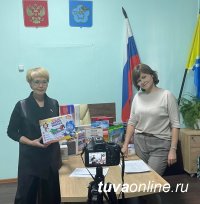 В Туве победители и призеры конкурса творческих работ среди детей оленеводов и сарлыководов получили призы от сенатора