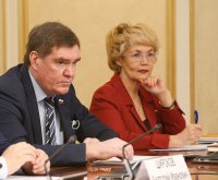 Турчак призвал поднять зарплаты муниципальных служащих