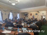 Сенатор Дина Оюн предложила министру МВД  по Республике Тыва в ходе его отчета в парламенте чаще выезжать в кожууны