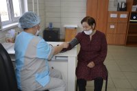 Фельдшер Азиана Оюн третий год трудится в новом ФАПе, построенном по нацпроекту "Здравоохранение"