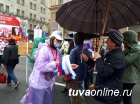 Сенатор Дина Оюн приняла участие в шествии "Бессмертного полка" в Москве