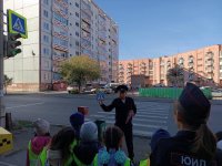 В рамках ежегодной акции «Шагающий автобус» школьникам Тувы рассказали о дорожной безопасности