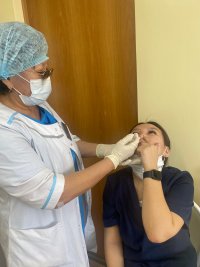 Городская поликлиника Кызыла приглашает жителей Тувы привиться от коронавируса назальной вакциной
