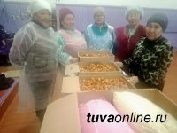 В Туве формируют груз с теплыми вещами и другими подарками для отправки участникам СВО В Туве формируют груз с теплыми вещами и другими подарками для отправки участникам СВО
