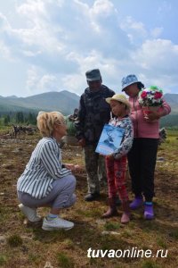 Оленеводческая стоянка "Улуг-Оо" в Тоджинском кожууне Тувы готова принимать гостей Оленеводческая стоянка "Улуг-Оо" в Тоджинском кожууне Тувы готова принимать гостей