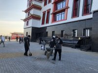 Кадеты Тувинского кадетского корпуса помогли с уборкой строящегося храма «Тубтен Шедруб Линг»