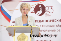 Сенатор Дина Оюн пригласила к участию в конкурсе по резьбе по камню и обработке шерсти школьников Тувы и их наставников