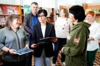 Сенатор Дина Оюн помогла в организации поездки волонтеров Народного фронта в подшефный Туве луганский город Свердловск