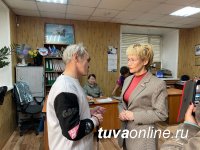 Сенатор Дина Оюн поздравила тувинское отделение общества инвалидов с 35-летним юбилеем