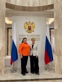 От классного руководителя зависит так много в воспитании наших детей – сенатор Дина Оюн