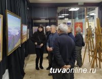 Буйство красок современного искусства Тувы в течение недели в Доме туризма у Центра Азии