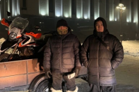 Известный в Туве бурятский певец Ринчин Дашицыренов подарил мотоцикл тувинским военным на СВО