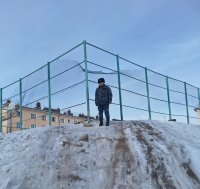 Судебный пристав из Тувы Сумбэ Конга помог ребенку, примерзшему пальцами к металлическому ограждению