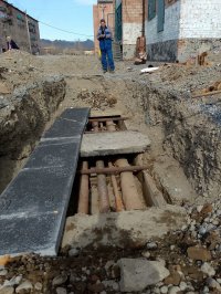 Член Общественной палаты Тувы Айдын Бакук контролирует восстановление теплоснабжения в многоквартирном доме в Ак-Довураке