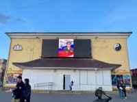 На уличном экране кинотеатра "Найырал" теперь публикуются портреты участников СВО из Тувы