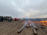 В Дзун-Хемчикском районе Тувы пожарные спасатели отбили от огня чабанскую стоянку