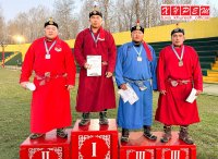 В Туве победителем турнира по борьбе хуреш, посвященного Первомаю, стал Туметей Ширижик