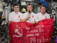 Космонавты поздравили россиян с 80-летием Победы