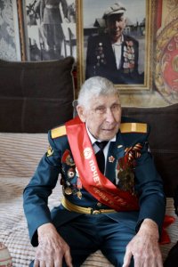 В Туве фронтовикам Кириллу Маркову и Георгию Абросимову присвоено звание “Почетный гражданин города Кызыла”