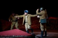 В Национальном театре состоялось возрождение легендарного спектакля «Он бир» («Одиннадцать»)