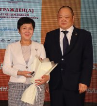 В Туве наградили лучших медицинских работников 