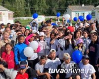 Сенатор Дина Оюн побывала в детском лагере отдыха "Чодураа", которому предстоит реконструкция