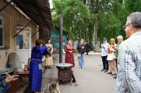 Центр тувинской культуры провел чайную церемонию для гостей из Турции