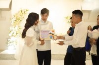 В Туве три пары молодоженов за свадьбы без алкоголя получили по 100 000 рублей