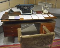 В Туве на выставке к 80-летию ТИГПИ наибольший интерес вызывают рабочий стол Юрия Аранчына и тюбетейка Владимира Наделяева