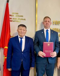 В Кызыле наградами отметили лучших учителей города