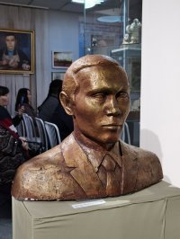 В Национальном музее Тувы открылась выставка камнереза, педагога Валерия Ооржака