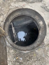 Затопленный ледяной водой колодец теплотрассы стал причиной холода в квартирах в поселке Каа-Хем