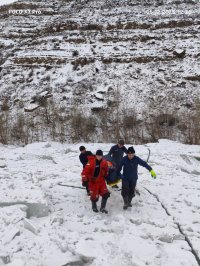 В Туве спасли находившихся на грани гибели на сколе скал двух местных жителей благодаря неравнодушному кызылчанину