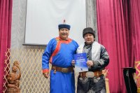 В Туве победителем Первого состязания по скоростному разбиванию хребтовой кости стал Алексей Дапый-оол