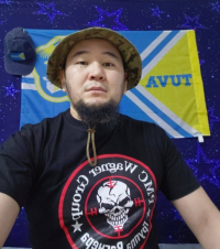 Участник СВО из Эрзинского кожууна купил в подарок районной спортшколе скамьи