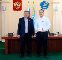 Кызылчанина Чаяна Саая наградили медалью за постоянное оказание гуманитарной помощи участникам СВО на передовой