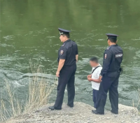 В поисках пропавших школьниц в Туве обследовано 11 км береговой линии