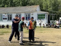 Полицейские Улуг-Хема познакомили детей в лагере с приемами самообороны
