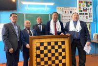 Председатель Федерации шахмат Тувы Ренат Ооржак поздравил спортсменов с Днем шахмат