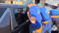 В Туве спасатели высвободили годовалого ребёнка из запертого автомобиля