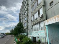 В Кызыле Служба жилинспекции заставила управляющую компанию отмыть грязный многоквартирник