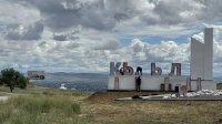 На въезде в Кызыл устанавливают новую стелу