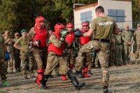 Судебный пристав из Тувы Айдын Куулар завоевал зеленый берет и получил именные часы от руководителя Службы